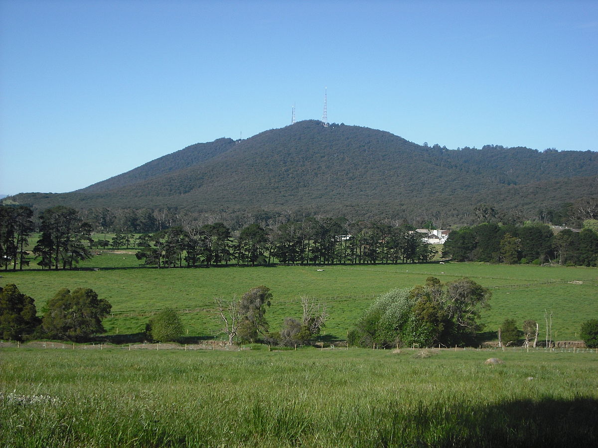 1200px-The_basin_mount_dandenong