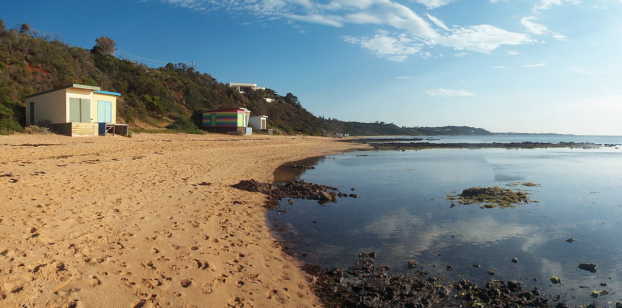 1280px-Earimil_beach,_Mt_Eliza_-_panoramio_-_ozzmosis